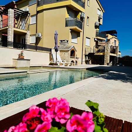 Ferienwohnung V&V Medulin Pool And Sea Exterior foto