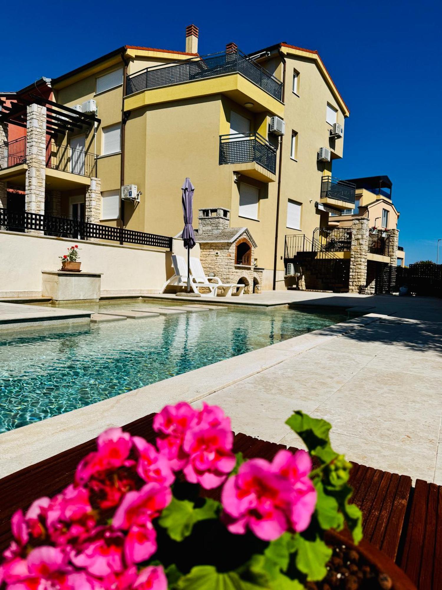 Ferienwohnung V&V Medulin Pool And Sea Exterior foto